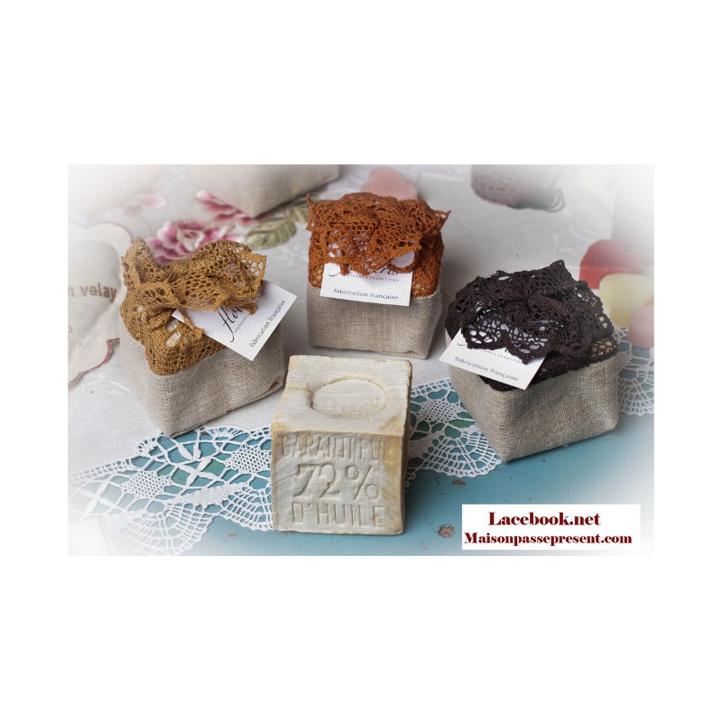 Aumonière en dentelle